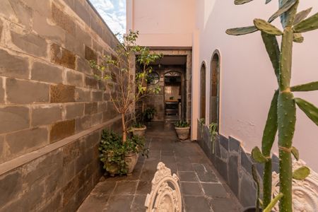 Casa à venda com 313m², 5 quartos e 2 vagas Casa à venda com 313m², 5 quartos e 2 vagasCorredor Lateral