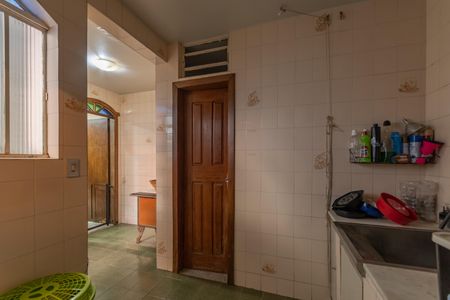 Casa à venda com 313m², 5 quartos e 2 vagas Casa à venda com 313m², 5 quartos e 2 vagasÁrea de Serviço