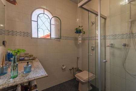 Casa à venda com 313m², 5 quartos e 2 vagas Casa à venda com 313m², 5 quartos e 2 vagasBanheiro Social 1