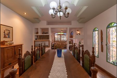 Casa à venda com 313m², 5 quartos e 2 vagas Casa à venda com 313m², 5 quartos e 2 vagasSala 2