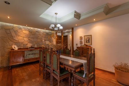 Casa à venda com 313m², 5 quartos e 2 vagas Casa à venda com 313m², 5 quartos e 2 vagasSala 2