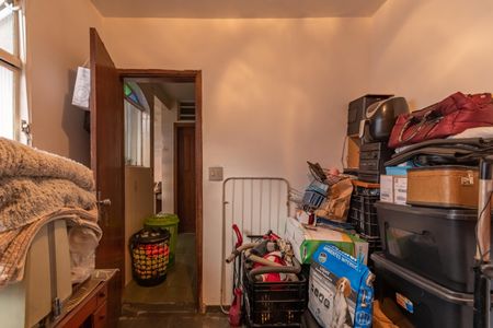 Casa à venda com 313m², 5 quartos e 2 vagas Casa à venda com 313m², 5 quartos e 2 vagasQuarto de Serviço