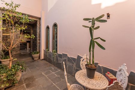 Casa à venda com 313m², 5 quartos e 2 vagas Casa à venda com 313m², 5 quartos e 2 vagasCorredor Lateral