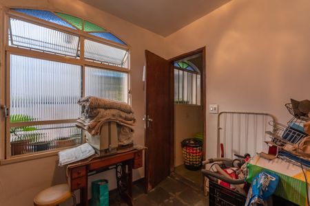 Casa à venda com 313m², 5 quartos e 2 vagas Casa à venda com 313m², 5 quartos e 2 vagasQuarto de Serviço