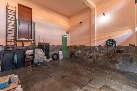 Casa à venda com 313m², 5 quartos e 2 vagas Casa à venda com 313m², 5 quartos e 2 vagasGaragem