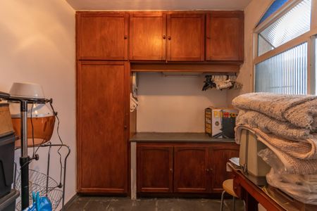 Casa à venda com 313m², 5 quartos e 2 vagas Casa à venda com 313m², 5 quartos e 2 vagasQuarto de Serviço