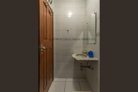 Casa à venda com 313m², 5 quartos e 2 vagas Casa à venda com 313m², 5 quartos e 2 vagasBanheiro de Serviço