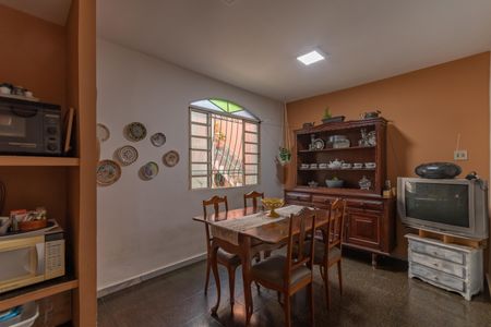 Casa à venda com 313m², 5 quartos e 2 vagas Casa à venda com 313m², 5 quartos e 2 vagasSala 3