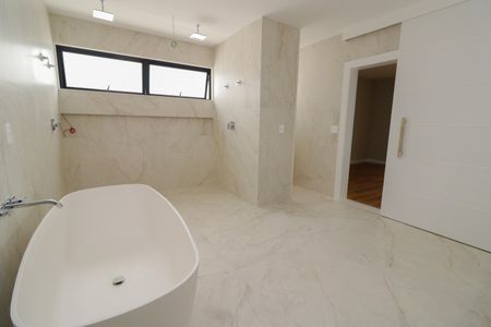 Casa de condomínio à venda com 600m², 5 quartos e 2 vagasBanheiro do Quarto 1