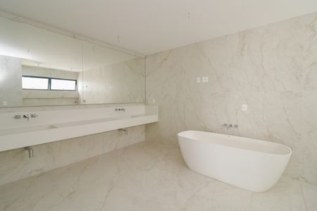 Casa de condomínio à venda com 600m², 5 quartos e 2 vagasBanheiro do Quarto 1