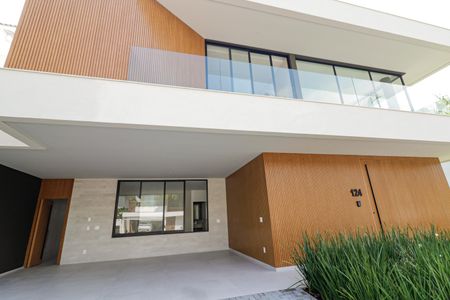 Casa de condomínio à venda com 600m², 5 quartos e 2 vagasFachada