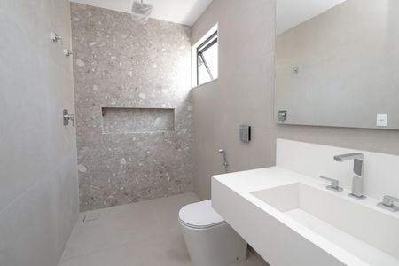 Casa de condomínio à venda com 600m², 5 quartos e 2 vagasBanheiro do Quarto 2