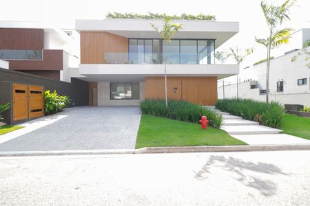 Casa de condomínio à venda com 600m², 5 quartos e 2 vagasFachada