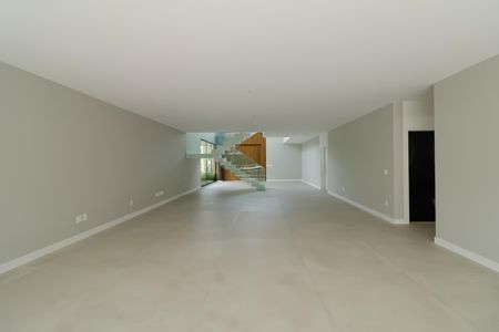 Casa de condomínio à venda com 600m², 5 quartos e 2 vagasSala