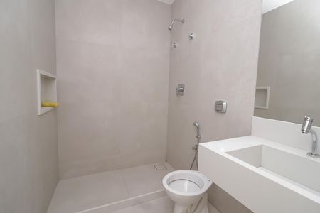 Casa de condomínio à venda com 600m², 5 quartos e 2 vagasBanheiro de Serviço