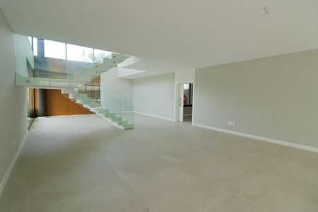 Casa de condomínio à venda com 600m², 5 quartos e 2 vagasSala