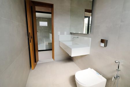 Casa de condomínio à venda com 600m², 5 quartos e 2 vagasBanheiro da piscina