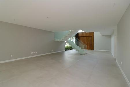 Casa de condomínio à venda com 600m², 5 quartos e 2 vagasSala