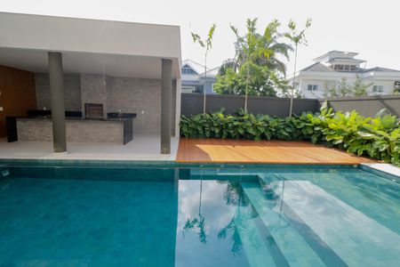 Casa de condomínio à venda com 600m², 5 quartos e 2 vagasPiscina