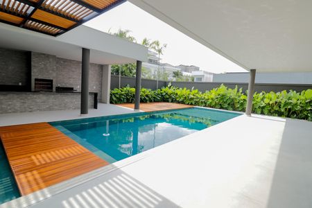 Casa de condomínio à venda com 600m², 5 quartos e 2 vagasPiscina