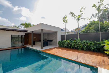 Casa de condomínio à venda com 600m², 5 quartos e 2 vagasPiscina