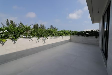 Casa de condomínio à venda com 600m², 5 quartos e 2 vagasVaranda do Quarto 5