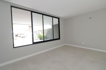 Casa de condomínio à venda com 600m², 5 quartos e 2 vagasQuarto 6