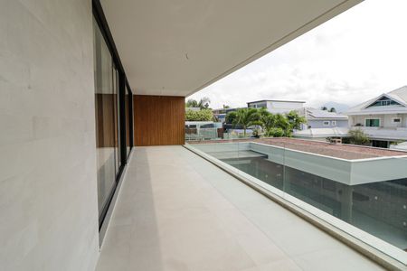 Casa de condomínio à venda com 600m², 5 quartos e 2 vagasVaranda do Quarto 4