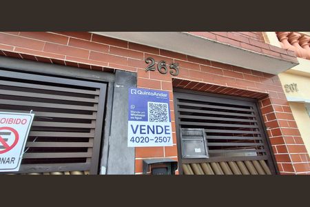 Casa à venda com 231m², 6 quartos e 1 vaga Casa à venda com 231m², 6 quartos e 1 vagaPlaca
