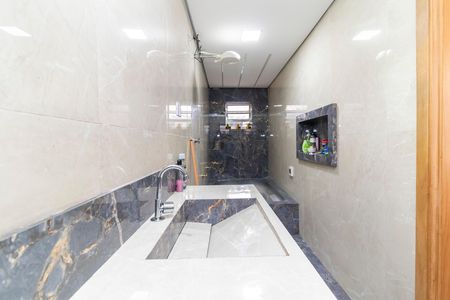Casa para alugar com 390m², 3 quartos e 4 vagas Casa para alugar com 390m², 3 quartos e 4 vagasBanheiro da Suíte