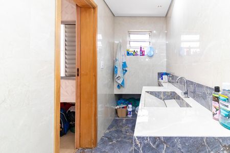 Casa para alugar com 390m², 3 quartos e 4 vagas Casa para alugar com 390m², 3 quartos e 4 vagasBanheiro da Suíte
