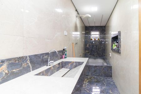 Casa para alugar com 390m², 3 quartos e 4 vagas Casa para alugar com 390m², 3 quartos e 4 vagasBanheiro da Suíte