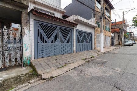 Casa para alugar com 390m², 3 quartos e 4 vagas Casa para alugar com 390m², 3 quartos e 4 vagasFachada