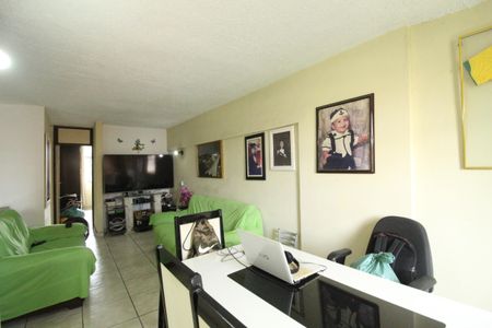 Apartamento à venda com 56m², 2 quartos e 1 vagaSala