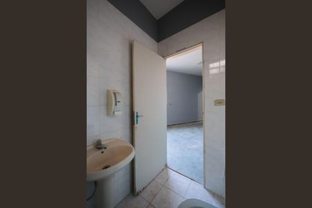 Casa à venda com 470m², 6 quartos e 8 vagasBanheiro da Suíte 2