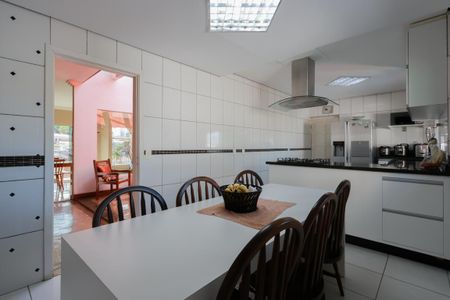 Casa à venda com 470m², 6 quartos e 8 vagasCopa e Cozinha