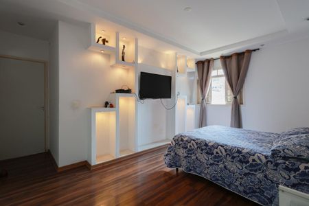 Casa à venda com 470m², 6 quartos e 8 vagasSuíte 1