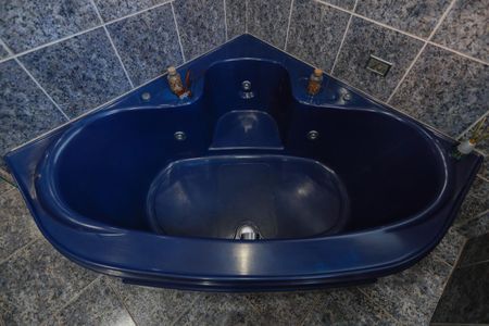 Casa à venda com 470m², 6 quartos e 8 vagasBanheiro da Suíte 1