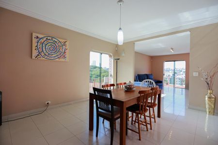 Casa à venda com 470m², 6 quartos e 8 vagasSala de Jantar