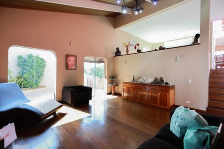 Casa à venda com 470m², 6 quartos e 8 vagasSala de Lareira