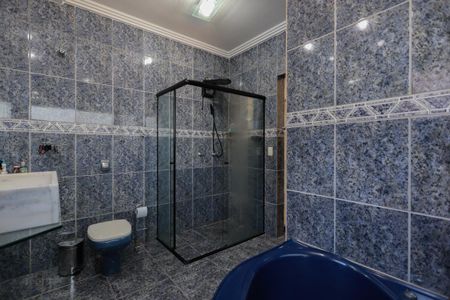 Casa à venda com 470m², 6 quartos e 8 vagasBanheiro da Suíte 1