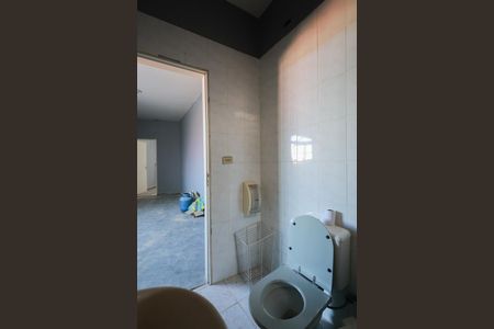 Casa à venda com 470m², 6 quartos e 8 vagasBanheiro da Suíte 2