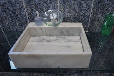 Casa à venda com 470m², 6 quartos e 8 vagasBanheiro da Suíte 1