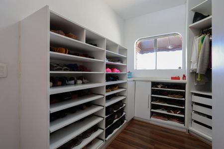 Casa à venda com 470m², 6 quartos e 8 vagasCloset da Suíte 1