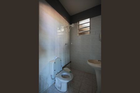 Casa à venda com 470m², 6 quartos e 8 vagasBanheiro da Suíte 2