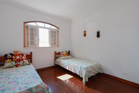 Casa à venda com 470m², 6 quartos e 8 vagasQuarto 1