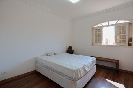 Casa à venda com 470m², 6 quartos e 8 vagasQuarto 2