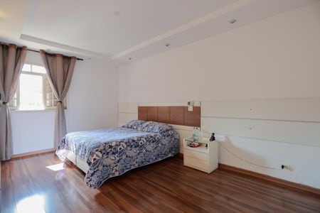 Casa à venda com 470m², 6 quartos e 8 vagasSuíte 1