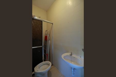 Casa à venda com 470m², 6 quartos e 8 vagasBanheiro de serviço