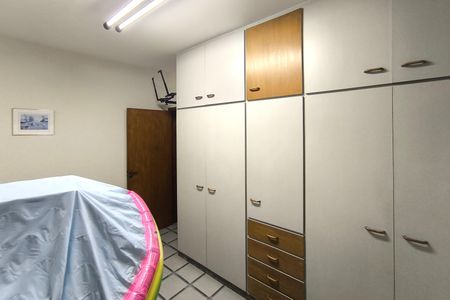 Casa à venda com 294m², 3 quartos e 3 vagasQuarto de Serviço